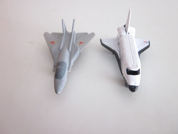 2019 Matchbox Swing Wing Fighter Jet & Siku Space Shuttle