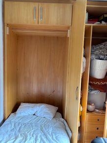 Built in single bed & wardrobe