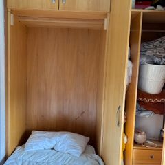 Built in single bed & wardrobe
