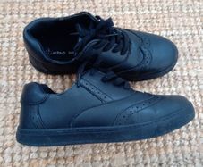 Boys black lace up school shoes size EU 38 UK 5- Schuh