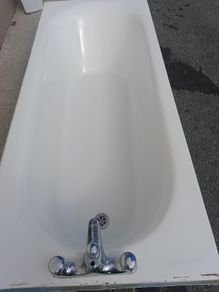 Bath tub