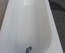 Bath tub
