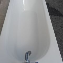 Bath tub
