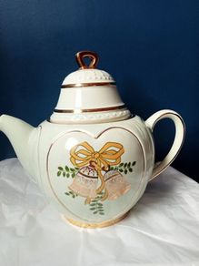 Vintage SylvaC Ware Festive Teapot