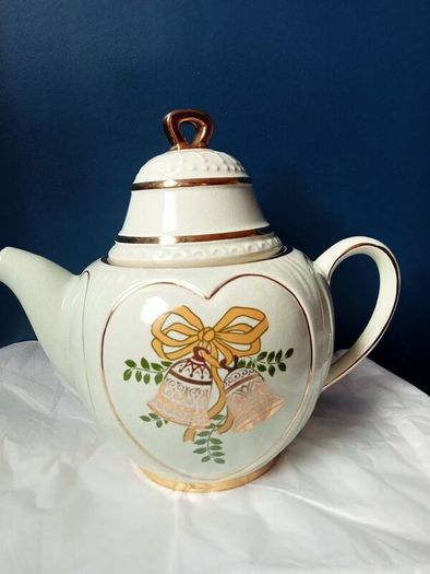 Vintage SylvaC Ware Festive Teapot