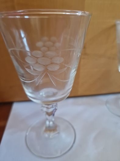 6 Elegant Vintage Etched Wine Glasses