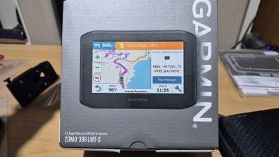 Garmin Zumo 396-LMTS motorcycle navigation GPS