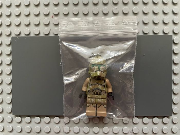 lego star wars sw0519 Clone Trooper, 41st Elite Corps (Phase 2) minifigure- Kashyyyk Camouflage, Scowl