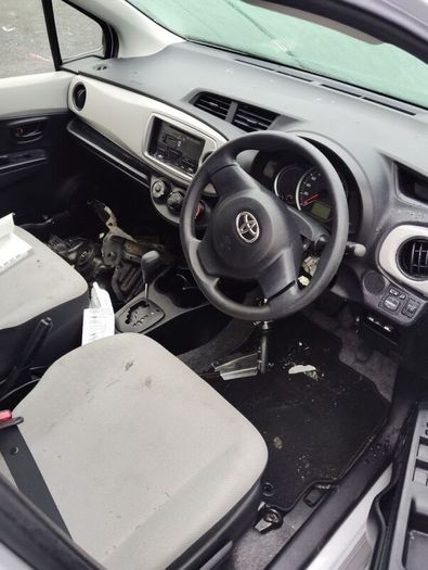 Breaking Toyota vitz 2013