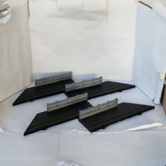 Scalextric 4x Lead In/Out Straight Borders (in Black) with Barriers ( L10873BR )