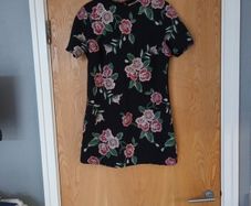 New Look  Black Dress/Floral Pattern.   S.12.