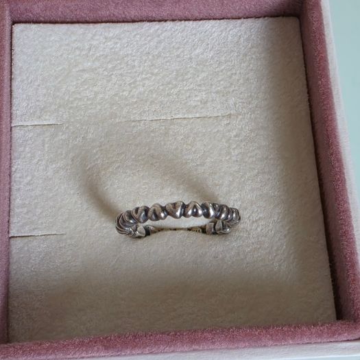 Pandora forever love hearts stackable ring size (52)(no box)