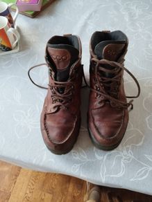 ECCO track boots size 44, so 9.5.