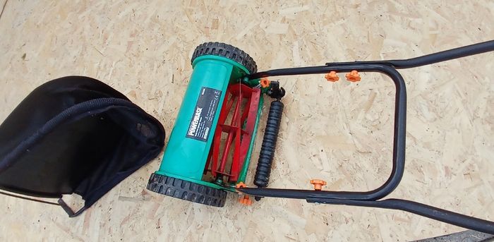 Hand push cylinder mower