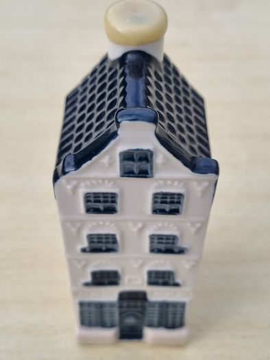 KLM Delft Blue ceramic collector's house, manufactured by Bols