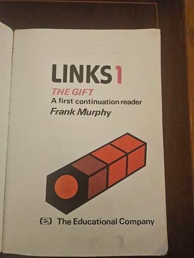 O Links 1. The Gift. A First Continuation Reader By Frank Murphy. First Edition 1976 Paperback In Good Condition.  See Photos For Condition.