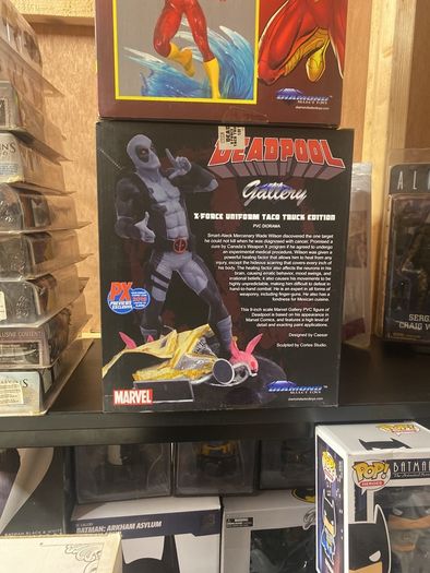 Exclusive Marvel / DC Figures