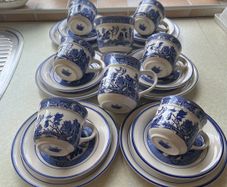 Vintage Arklow Pottery "Willow " 20 piece Teaset in Mint condition