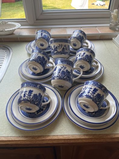 Vintage Arklow Pottery "Willow " 20 piece Teaset in Mint condition