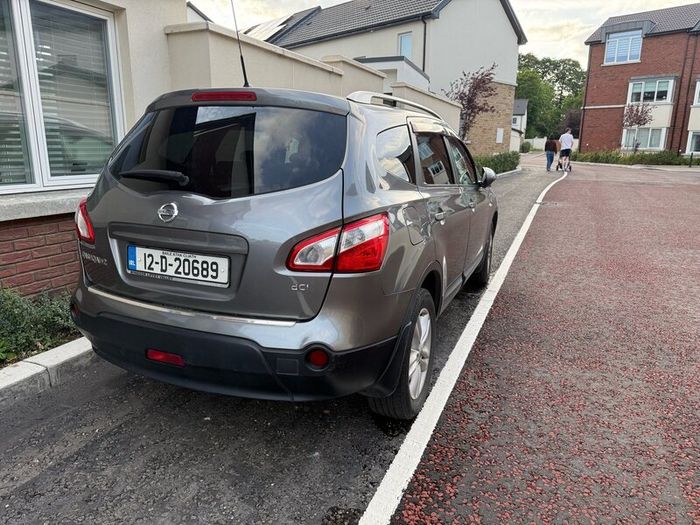 Nissan Qashqai + 2, seven seater, silver grey