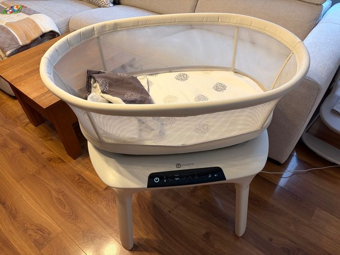 4moms Mamaroo Swing and 4moms Mamaroo Sleep Bassinet