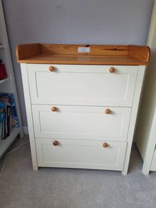 Baby changing table with drawers