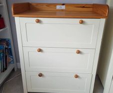 Baby changing table with drawers