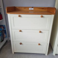 Baby changing table with drawers