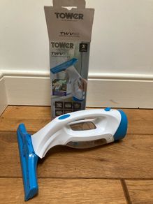 Cordless window cleaner