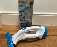 Cordless window cleaner