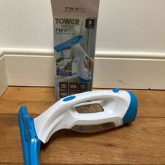 Cordless window cleaner