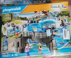 Playmobil 70537 Family Fun Day at the Aquarium & Penguin Enclosure Set