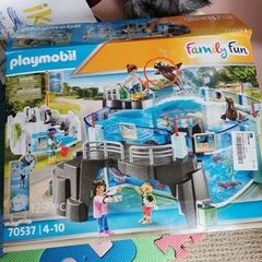 Playmobil 70537 Family Fun Day at the Aquarium & Penguin Enclosure Set