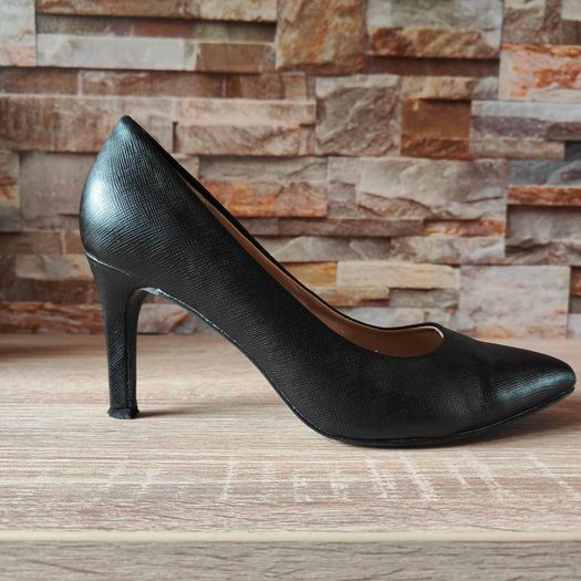 Black heels, size 6
