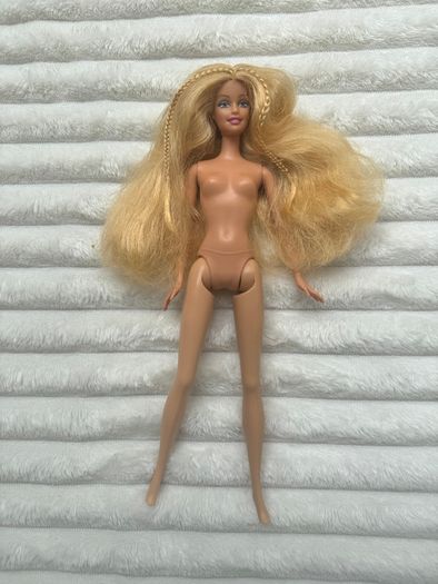 Belly Button Barbie 1999 Blonde With 2 braids Used Damaged hand Please look at the pictures