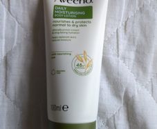 Aveena daily moisturising body lotion