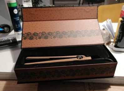 aria Ceramic hair straighteners new unwanted gift cost 140 e