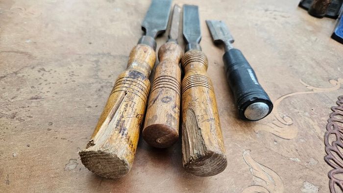 Lot of woodworking tools, incl. planes and chisels