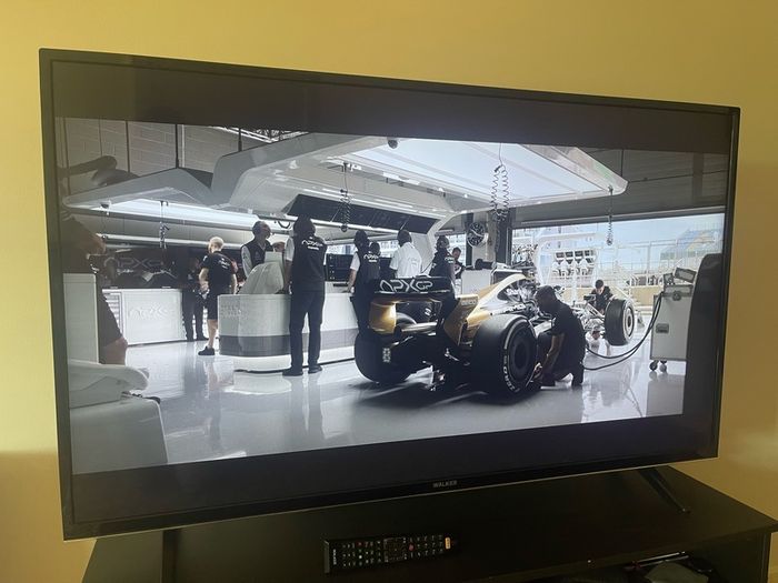 4K 55" Smart TV + TV Stand