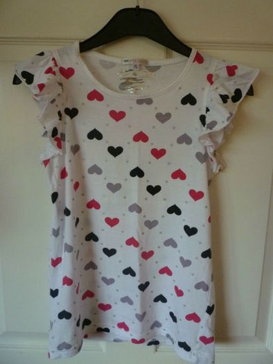 Girls Fab White M&s T-shirt Age Age 10-12 Years Heart Logo. Super Condition