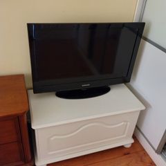 Samsung 32 inch TV with Remote. 2012 model. Smart Ready.