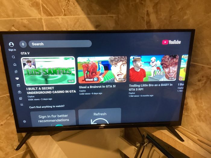 32 Inch Jvc Led Smart Tv In Excellent Condition (barely).