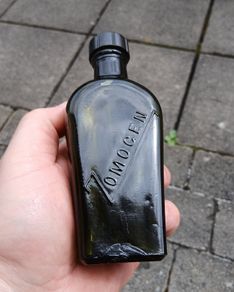 Zomogen vintage bottle