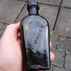 Zomogen vintage bottle
