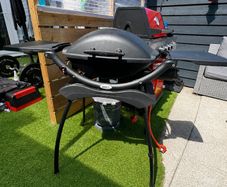 Weber Q2000 Gas BBQ & Stand