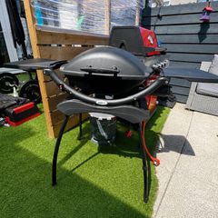 Weber Q2000 Gas BBQ & Stand