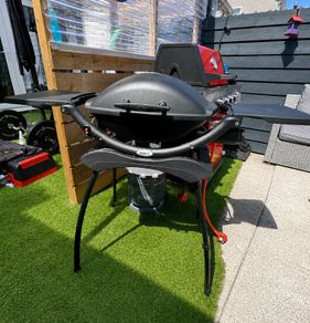 Weber Q2000 Gas BBQ & Stand