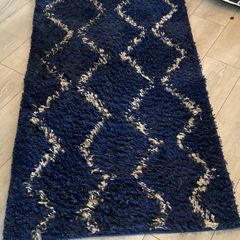 2 x navy and white rugs.