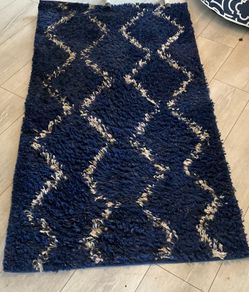 2 x navy and white rugs.