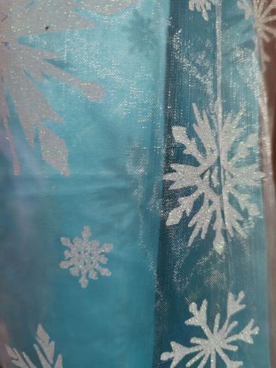 Anna and Elsa costumes age 4 BNWT